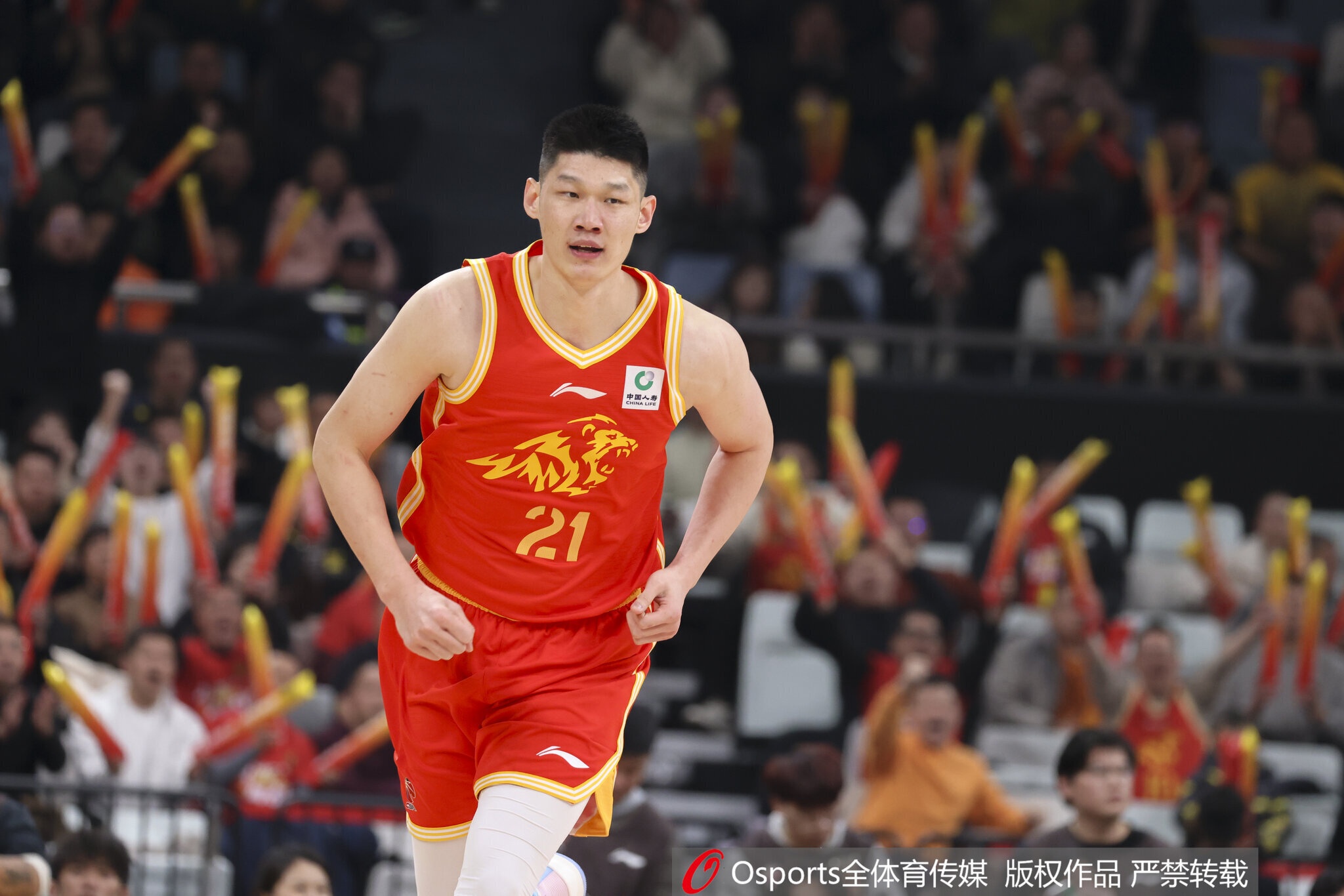 易倍体育-留力下半场？胡金秋半场仅2投1中拿5分4板 正负值+8